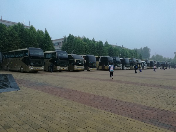 鄭州大巴車租賃:醉漢大巴吸煙被阻止,毆打大巴司機釀事故http://www.ah0563.com/